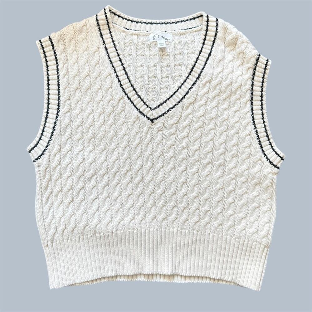 Art Class Cream V-Neck Cable Knit Sweater Vest Blue Accent Size XL 14